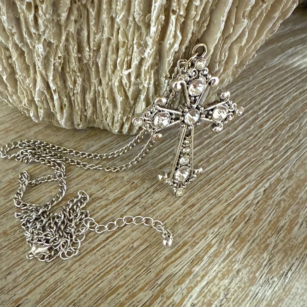 Elegant Silver Cross Pendant Necklace